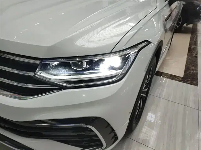 Volkswagen Tiguan L — Фото автомобиля 23
