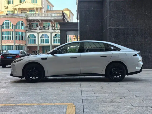 Arcfox S3 — Фото автомобиля 2