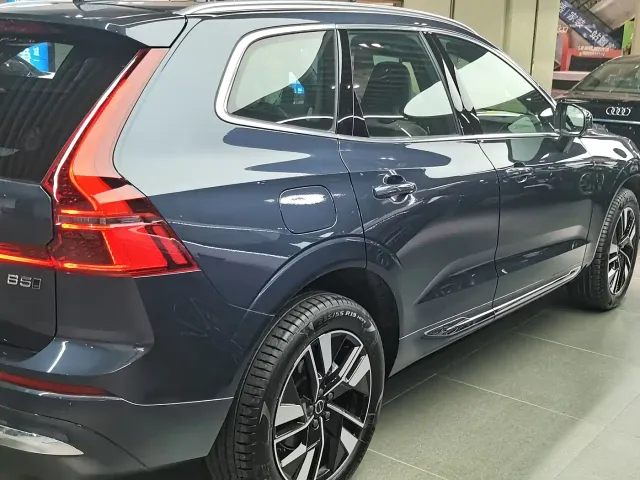 Volvo XC60 — Фото автомобиля 7
