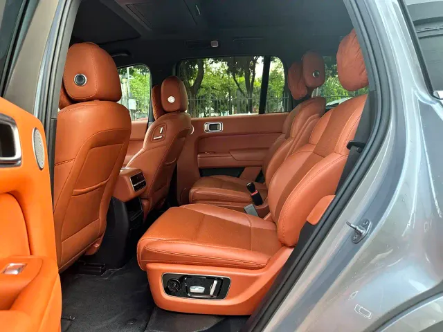 Li Auto L8 — Фото автомобиля 16