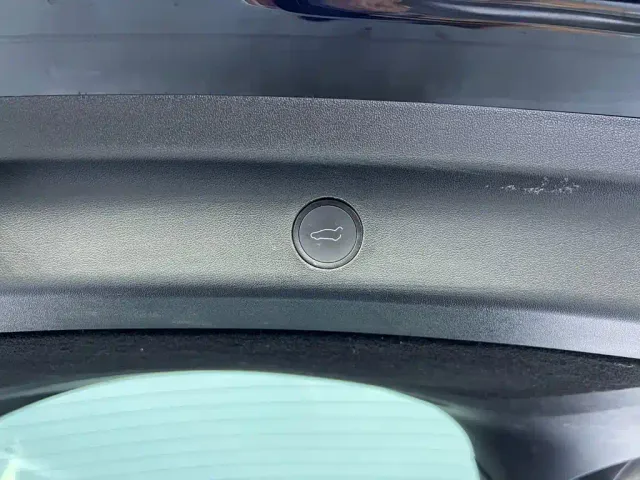 Tesla Model Y — Фото автомобиля 23