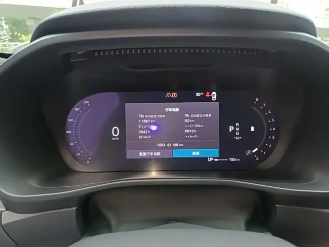 Volvo XC40 — Фото автомобиля 11