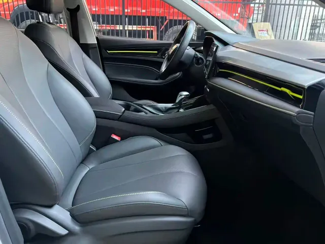 Roewe i5 — Фото автомобиля 16