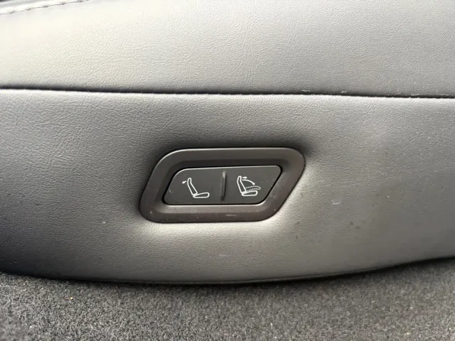 Tesla Model Y — Фото автомобиля 13