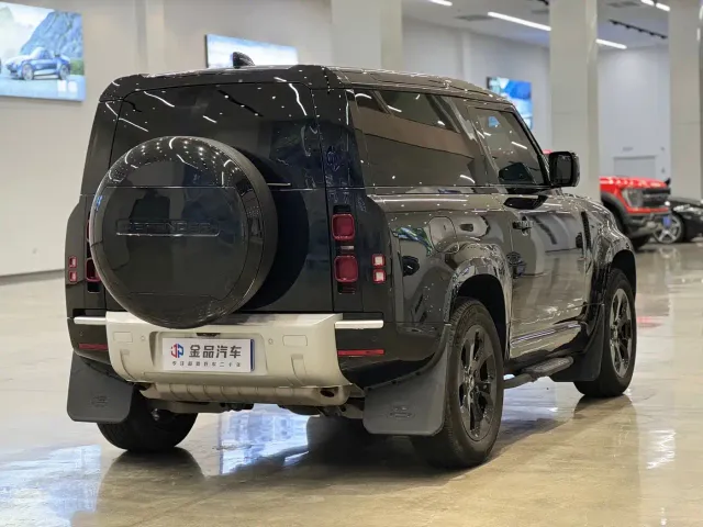 Land Rover Defender — Фото автомобиля 4
