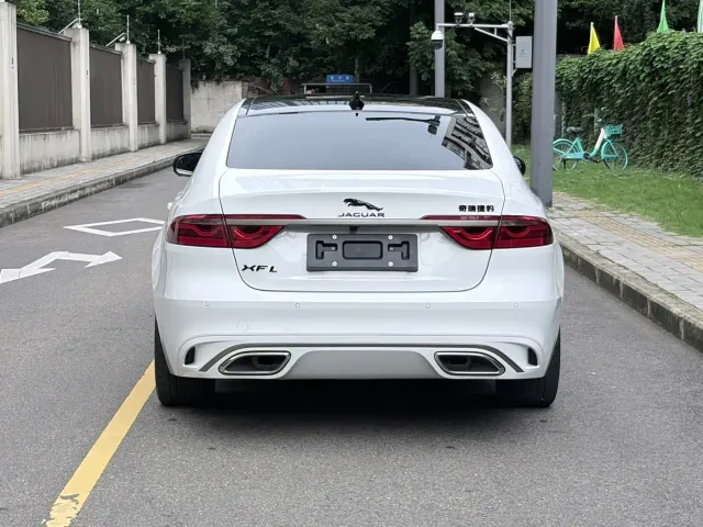 Jaguar XFL — Фото автомобиля 5