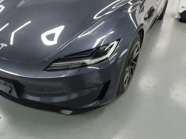 Tesla Model 3 — Фото автомобиля 23