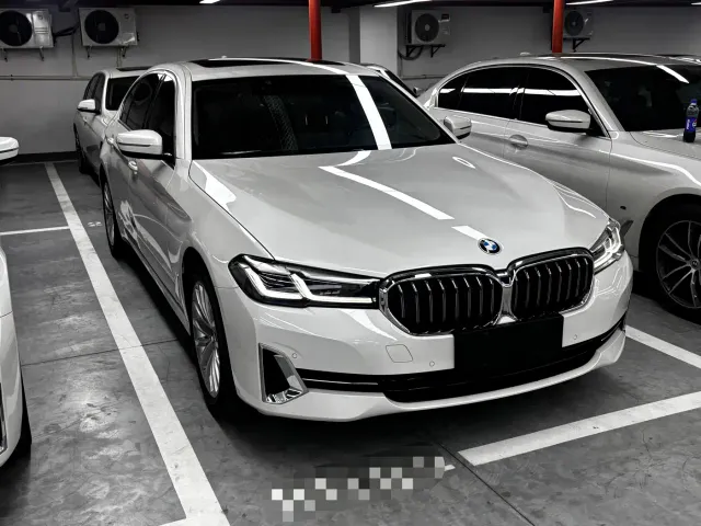 BMW 5 Series — Фото автомобиля 3