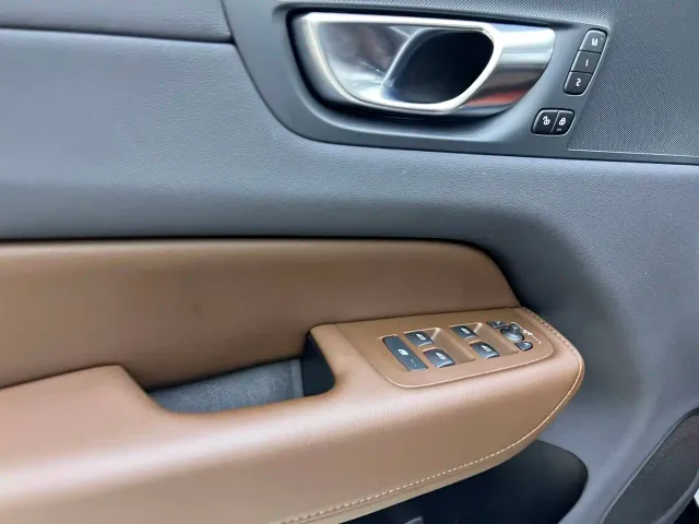 Volvo XC60 — Фото автомобиля 7