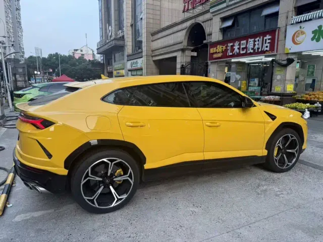 Lamborghini Urus — Фото автомобиля 10