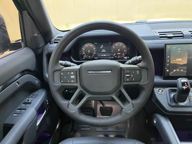 Land Rover Defender — Фото автомобиля 11