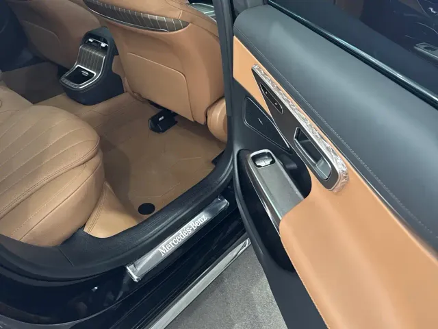Mercedes-Benz E-Class — Фото автомобиля 16