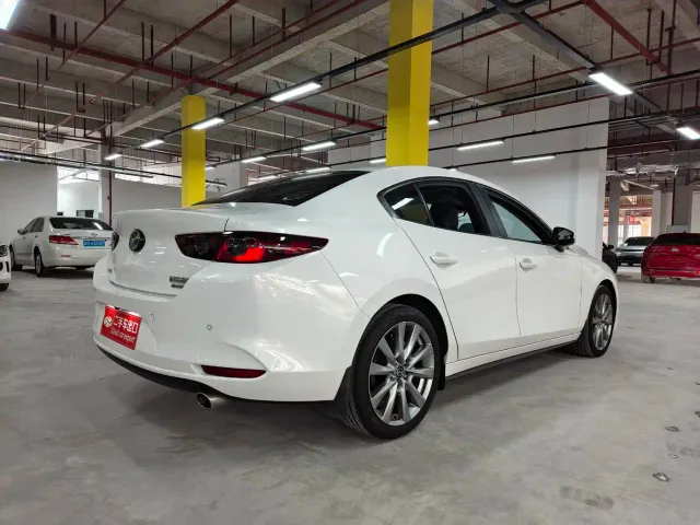 Mazda Axela — Фото автомобиля 6