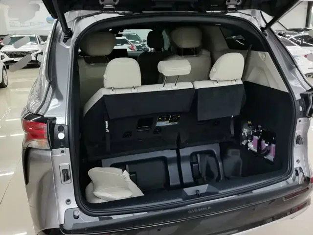 Toyota Sienna — Фото автомобиля 4