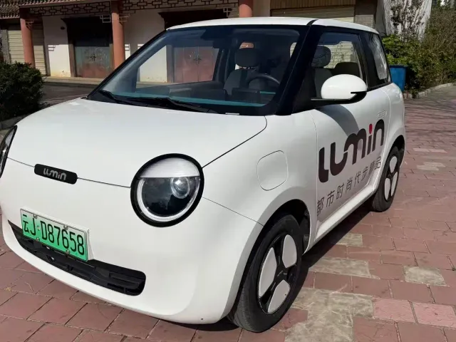 Фотография автомобиля — Changan Lumin