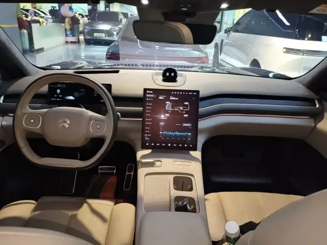 Nio ES8 — Фото автомобиля 9