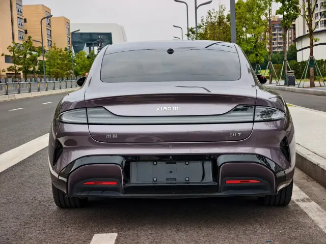 Xiaomi SU7 — Фото автомобиля 13