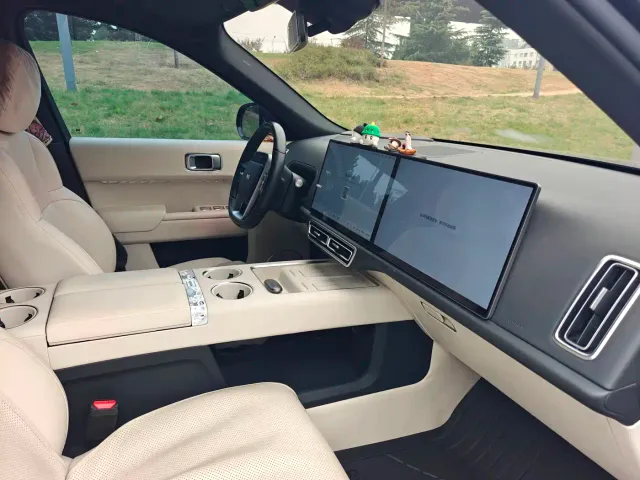 Li Auto L8 — Фото автомобиля 14