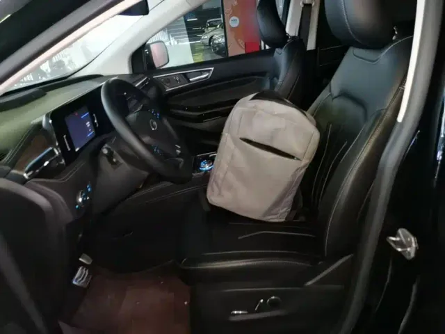 Ford Edge — Фото автомобиля 14