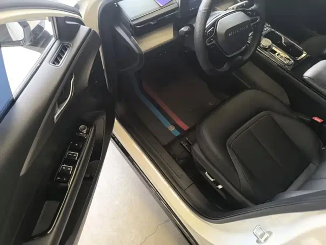 Wuling Starlight — Фото автомобиля 15