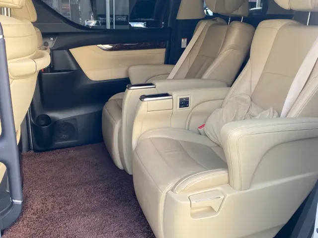 Toyota Alphard — Фото автомобиля 4