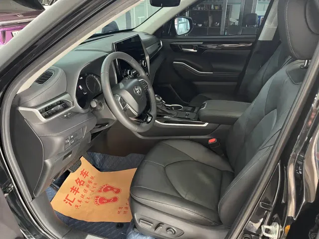 Toyota Highlander — Фото автомобиля 9