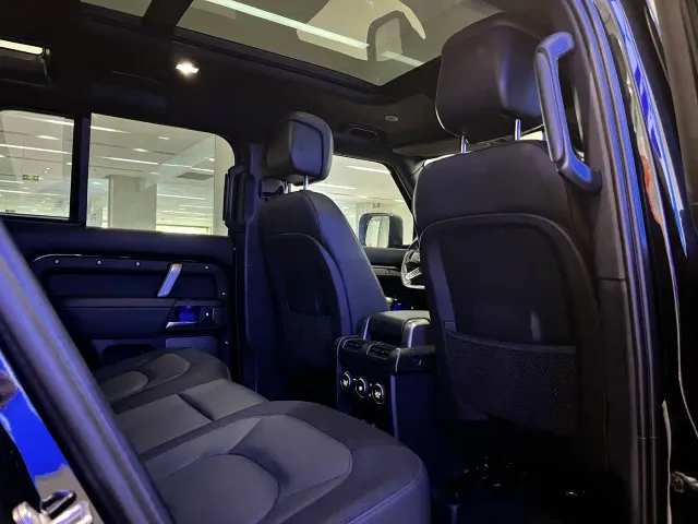 Land Rover Defender — Фото автомобиля 6