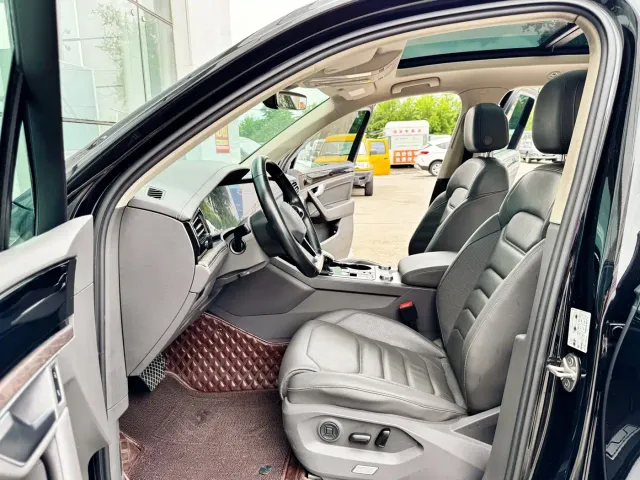 Volkswagen Touareg — Фото автомобиля 17