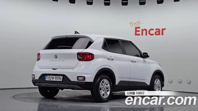Hyundai Venue — Фото автомобиля 2