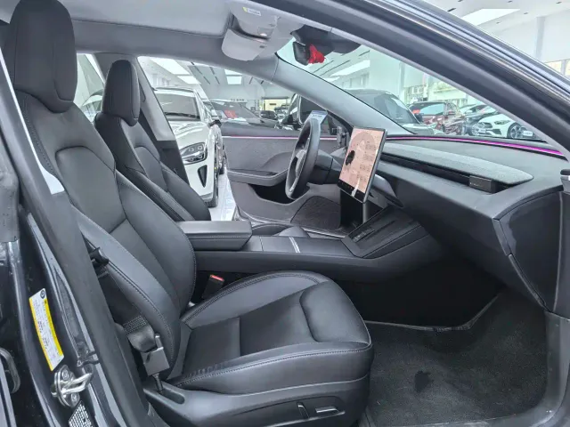 Tesla Model 3 — Фото автомобиля 12