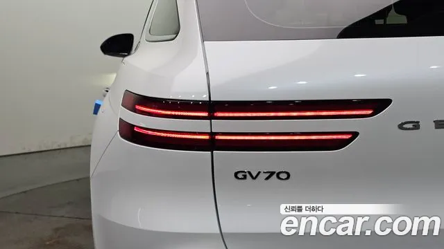 Genesis GV70 — Фото автомобиля 8