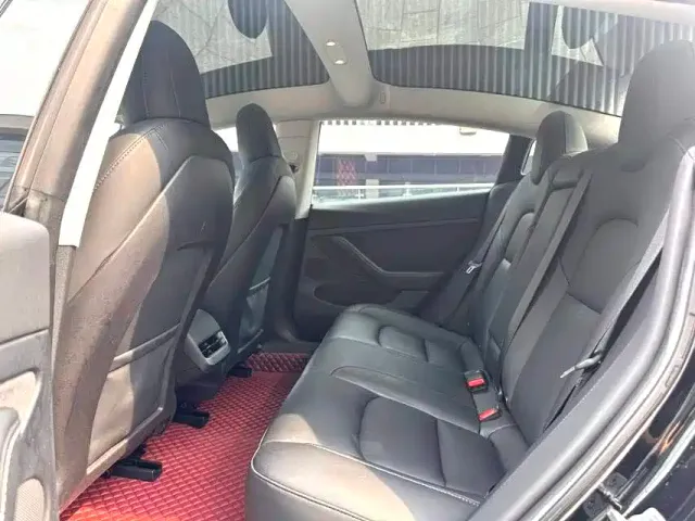 Tesla Model 3 — Фото автомобиля 6