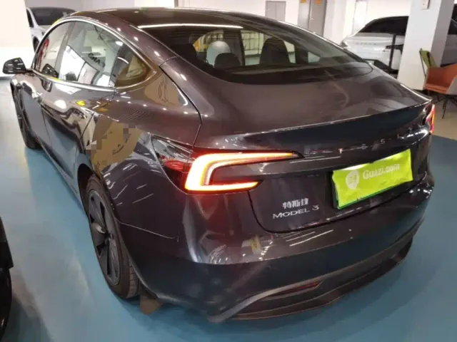 Tesla Model 3 — Фото автомобиля 4