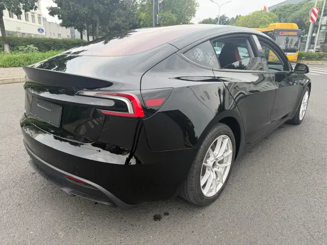 Tesla Model 3 — Фото автомобиля 6