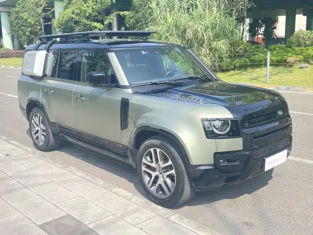 Land Rover Defender — Фото автомобиля 8