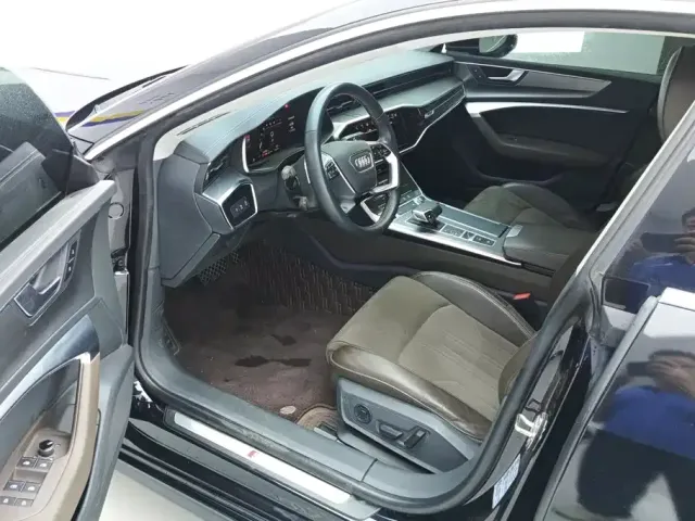 Audi A7L — Фото автомобиля 9