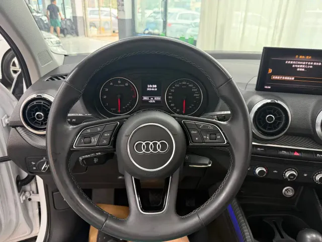 Audi Q2L — Фото автомобиля 13