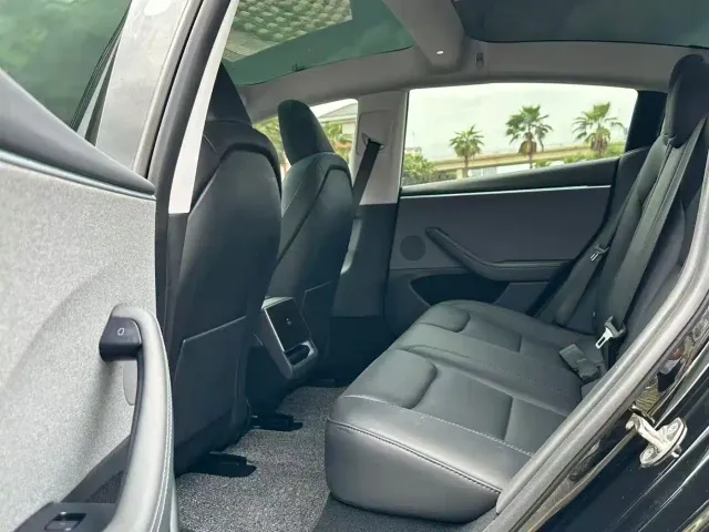 Tesla Model 3 — Фото автомобиля 8
