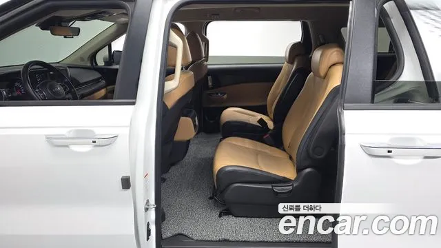 Kia Carnival Generation 4 — Фото автомобиля 17