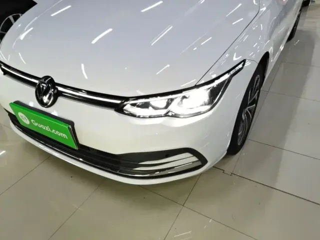 Volkswagen Golf — Фото автомобиля 23