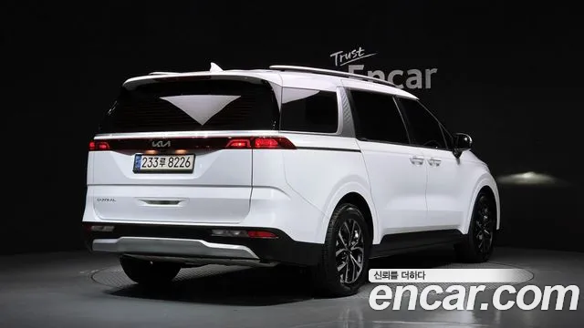 Kia Carnival Generation 4 — Фото автомобиля 2