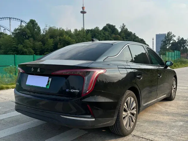 Hongqi E-QM5 — Фото автомобиля 8