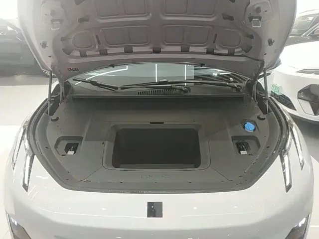 Lynk & Co Z20 — Фото автомобиля 19