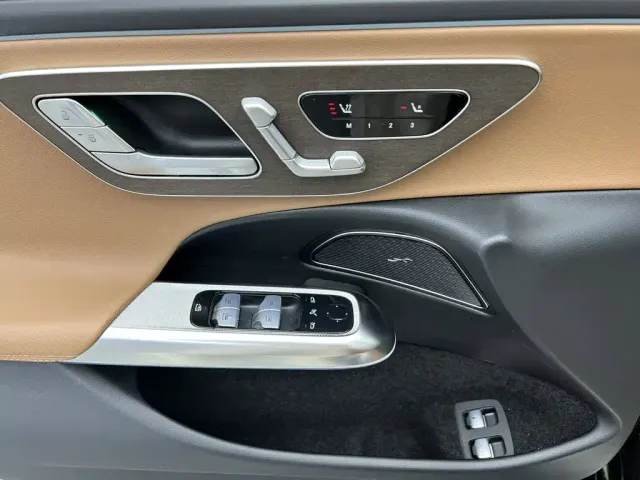 Mercedes-Benz E-Class — Фото автомобиля 16