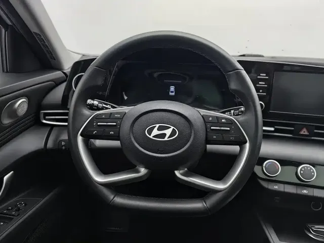 Hyundai Elantra — Фото автомобиля 11