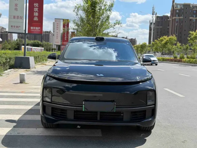 Li Auto L8 — Фото автомобиля 16