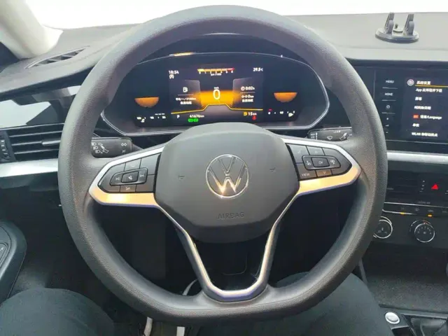Volkswagen Passat — Фото автомобиля 15