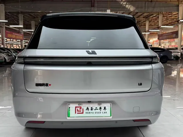 Li Auto L8 — Фото автомобиля 8