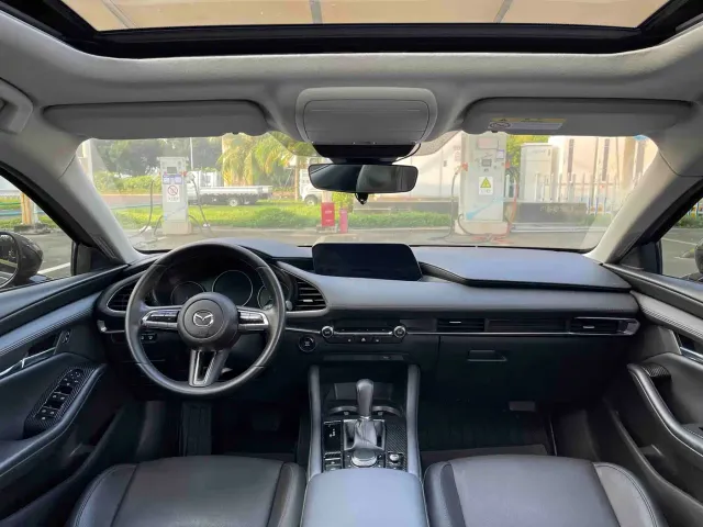 Mazda Axela — Фото автомобиля 6