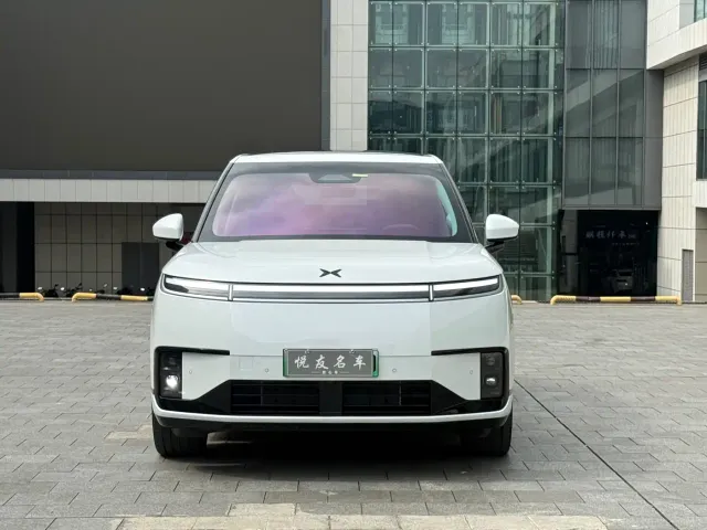 Xpeng GX — Фото автомобиля 2